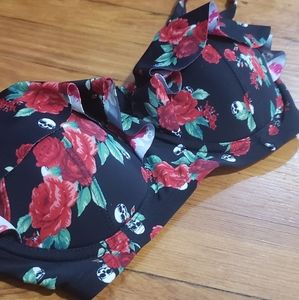 Hot Top Bra Top/ Bikini Top /Pinup top Roses & skulls size s Nwot